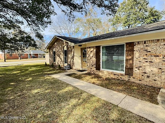 2nd image of 2800 Lawnwood Dr