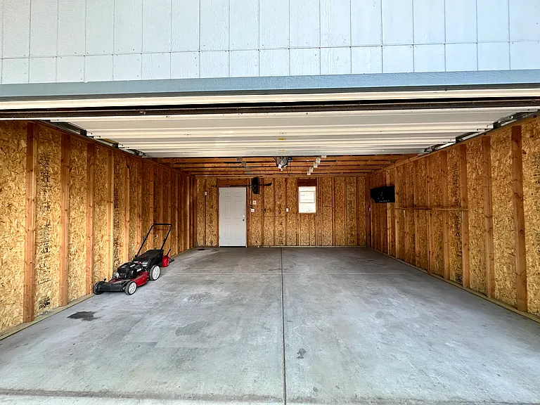 2633 S Race St — Photo 46
