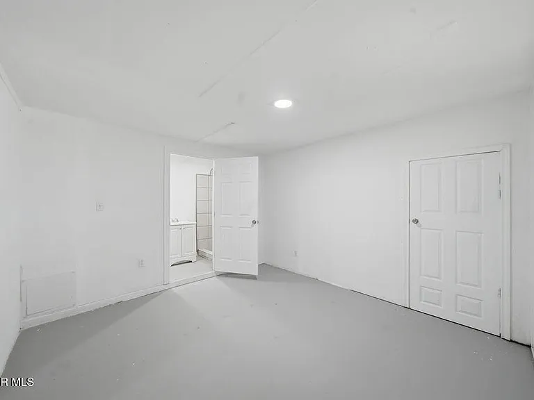 5833 Ybarra Ct — Photo 5