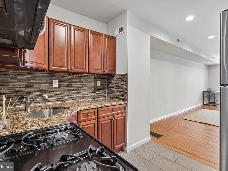 2220 Cantrell St — Photo 4