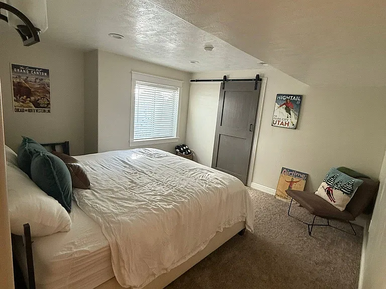 4322 W Pentenwell Ln — Photo 10
