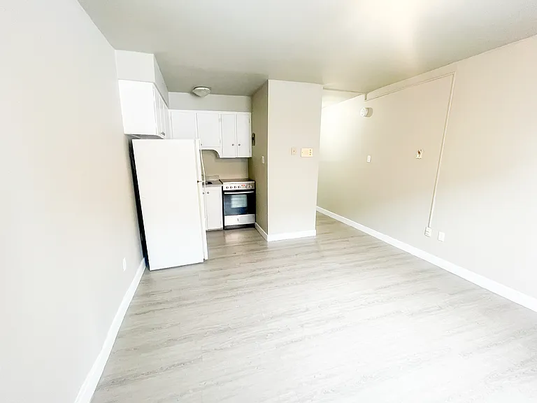 2935 Parliament Ave — Photo 6