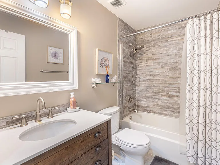 1038 Jeffery St — Photo 23