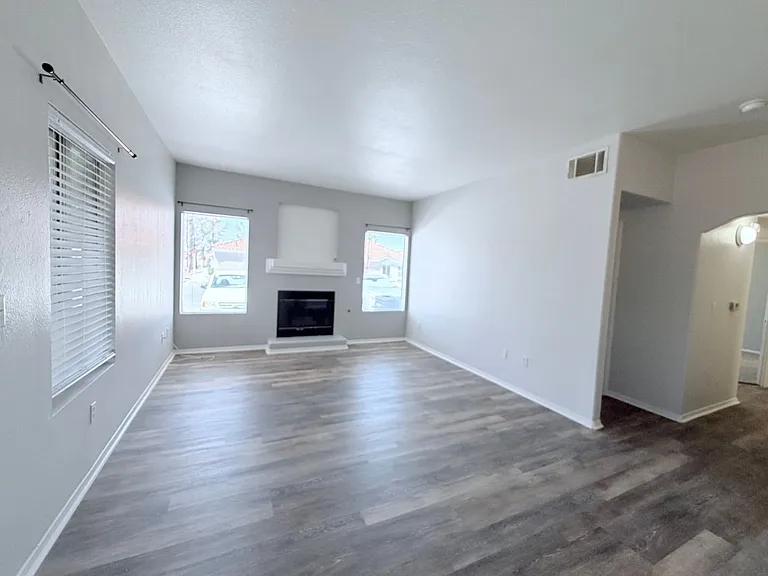 1822 N Jones Blvd — Photo 8