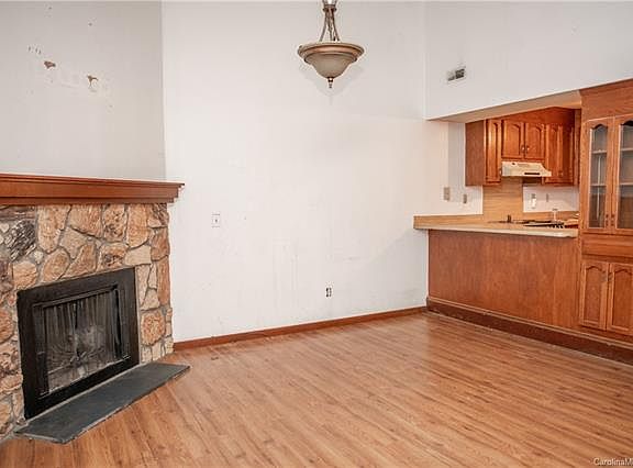 5th image of 100 Willow Run Dr APT 2