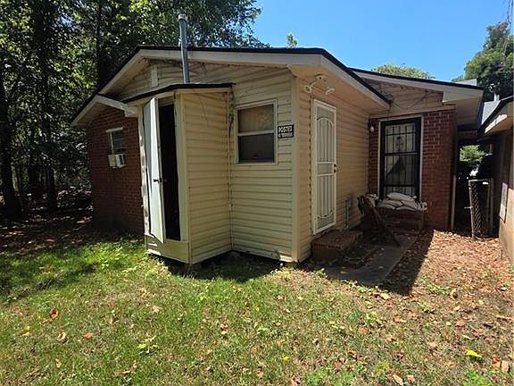 4th image of 727 Douglas St