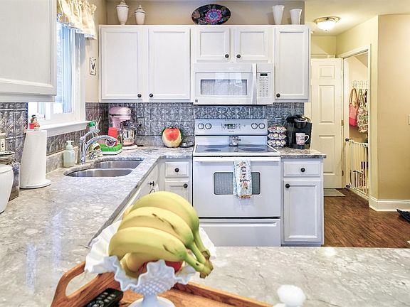 3rd image of 380 Quail Ridge Ct