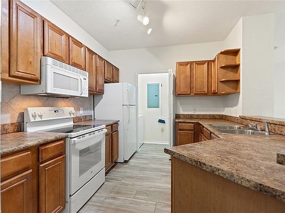 5th image of 6177 Metrowest Blvd Unit 202