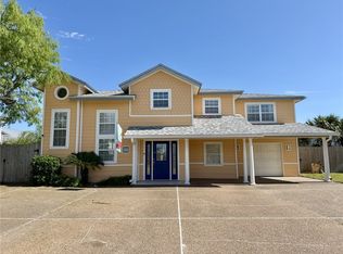 30 Flamingo Rd, Rockport, TX 78382
