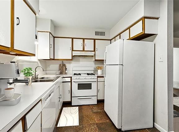 4th image of 130 Labarre Dr