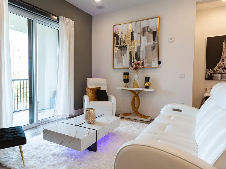 Mckenzie | Living room