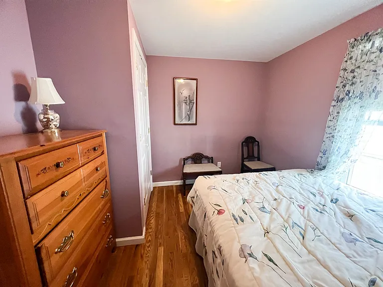 754 E Broadway — Photo 12