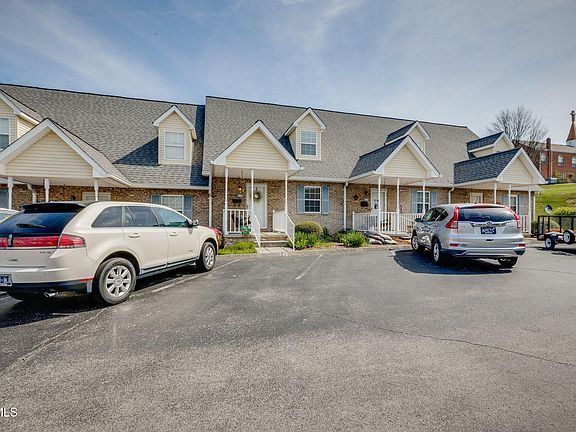 2nd image of 905 Milton Ct Unit 905