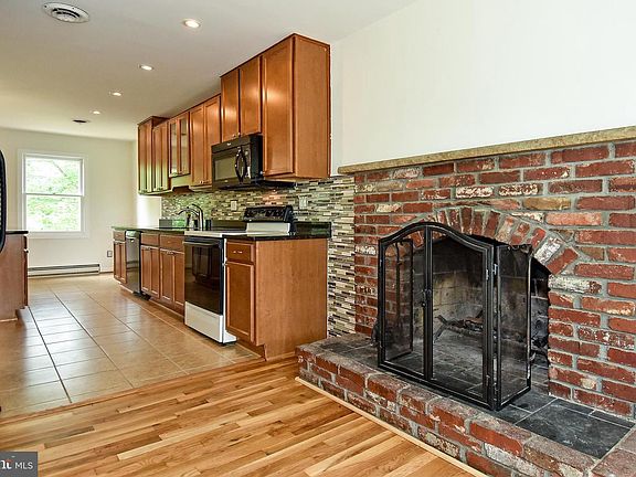 5th image of 5006 Lee Hill Cir
