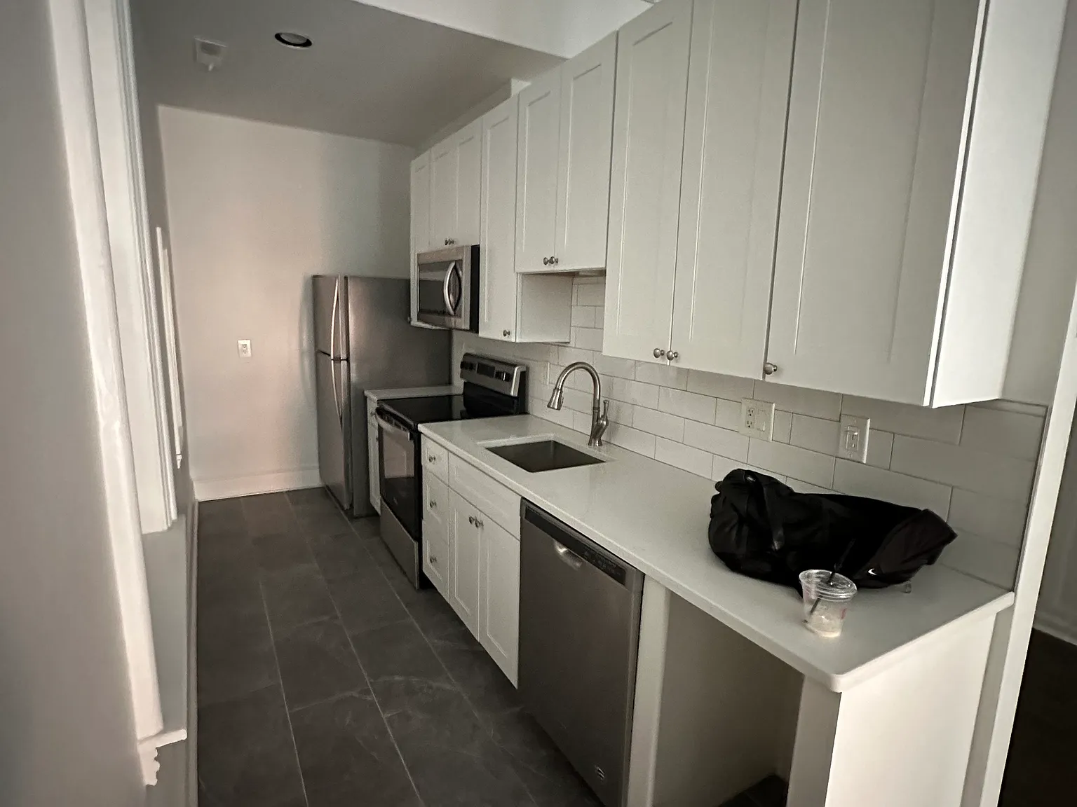 2 bed, 822 sqft, $2,700 — Photo 2