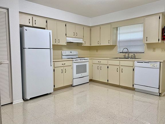 4th image of 3903 Spoonbill Ct #3907
