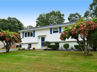 52 Harris Dr, Tiverton, RI 02878
