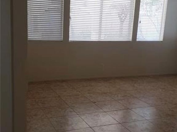 5th image of 1003 Dover Glen Dr