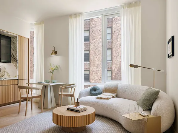 135 E 47th St #19C, New York, NY 10017
