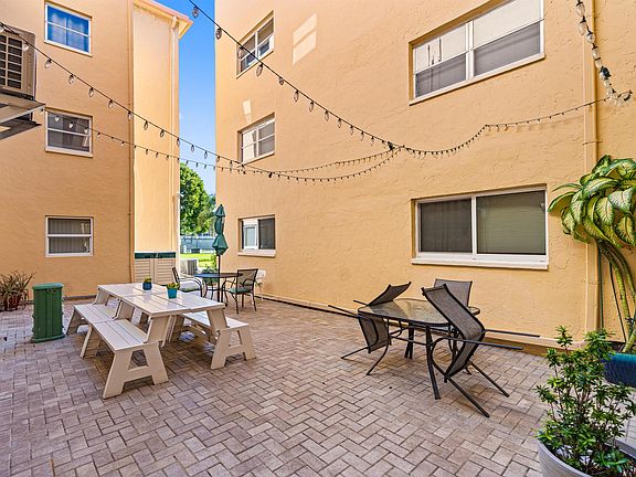 3rd image of 2520 NE 1st Ct APT 305