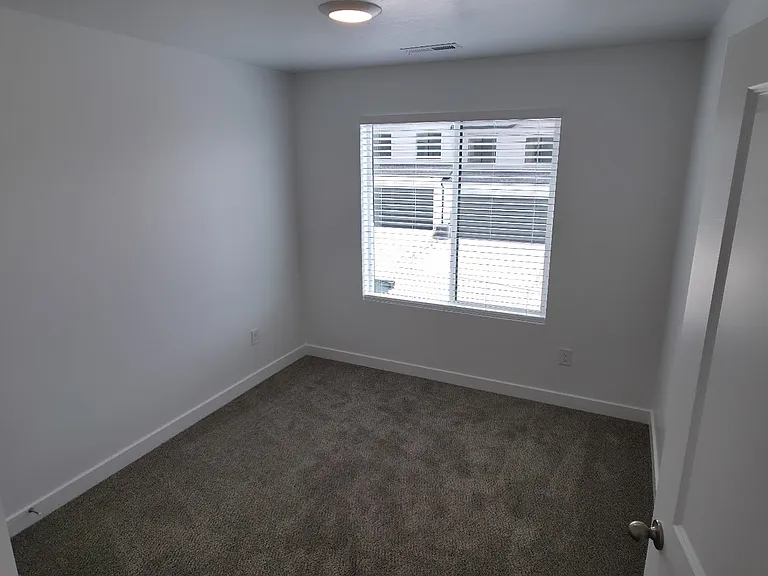 4335 N 325 E — Photo 10