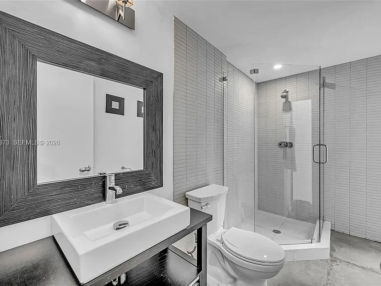 1511 NE 4th Pl #0 — Photo 33