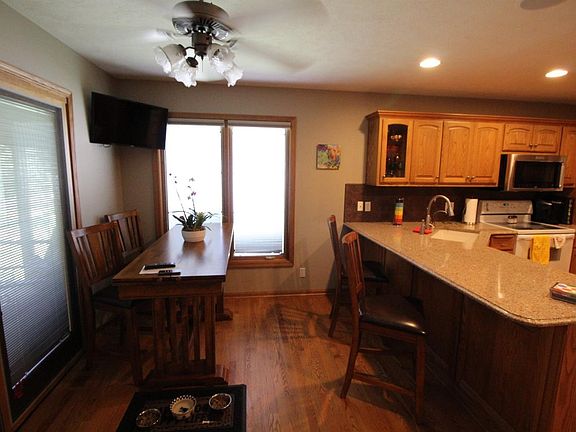 5th image of 7443 Laura Lynn Ct