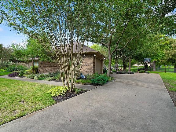 4th image of 4517 Playa Ct
