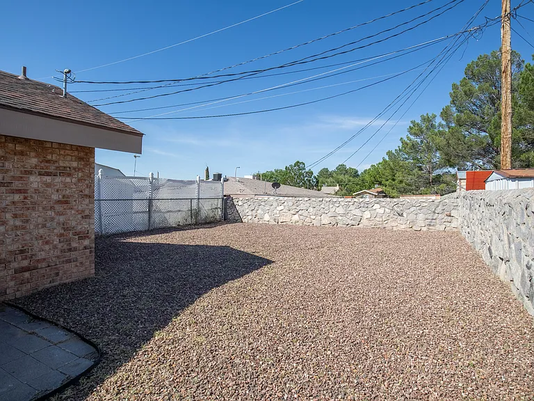 623 Paula Pl — Photo 16