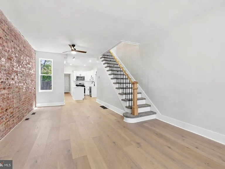 3345 Amber St — Photo 3