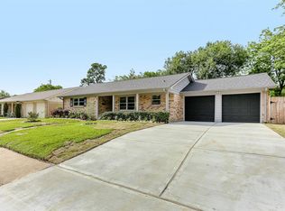 5811 Spruce Forest Dr, Houston, TX 77092