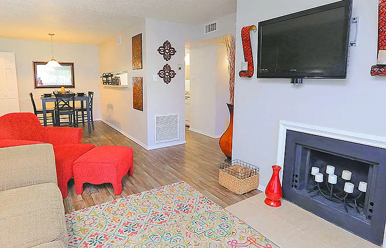 The Ashton Apartments — Photo 6