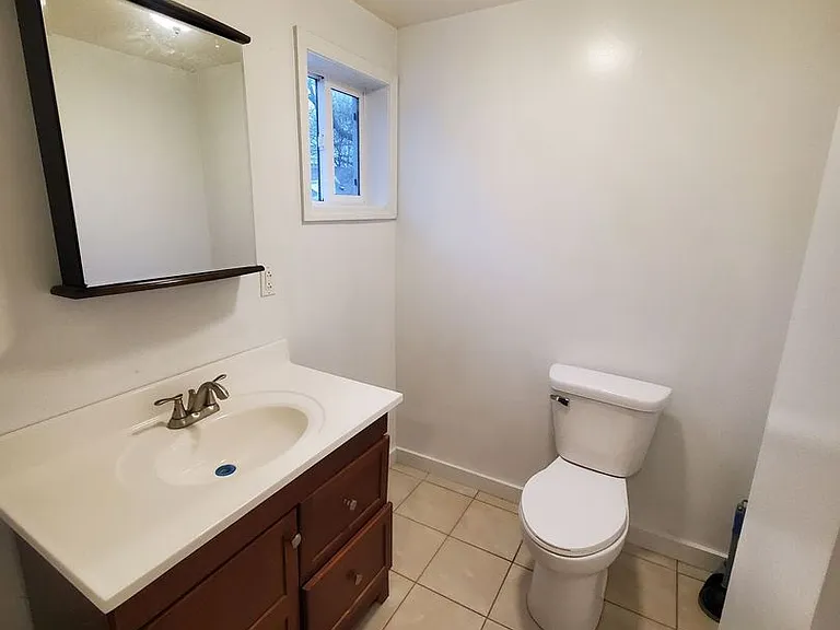 922-924 Elm St. (4 Unit) — Photo 8
