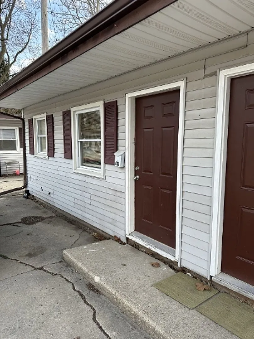 415 E Letchworth Ave — Photo 2