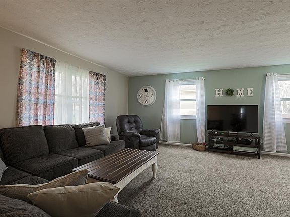 3rd image of 7927 Heatherglen Dr
