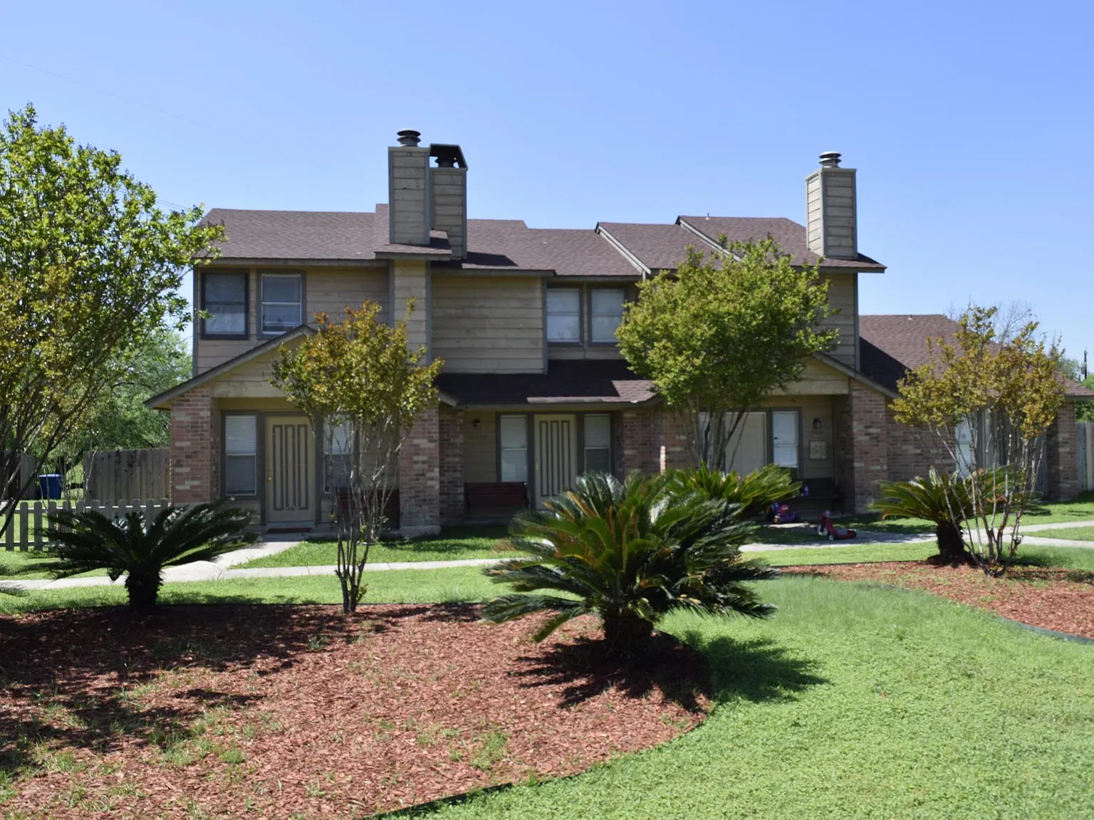 2 bed, 2.5 bath, 965 sqft, $1,180 — Photo 2