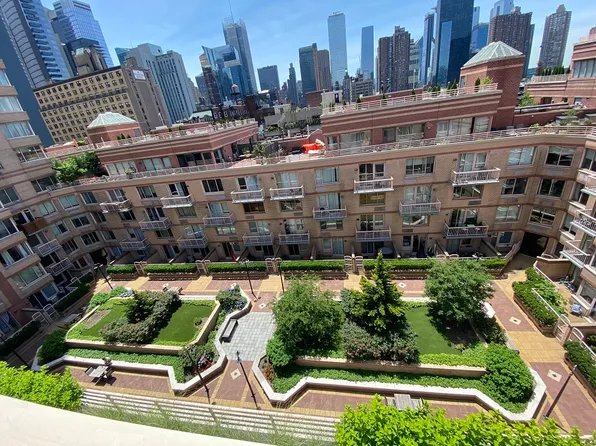 350 West 50th Street image 11 of 16