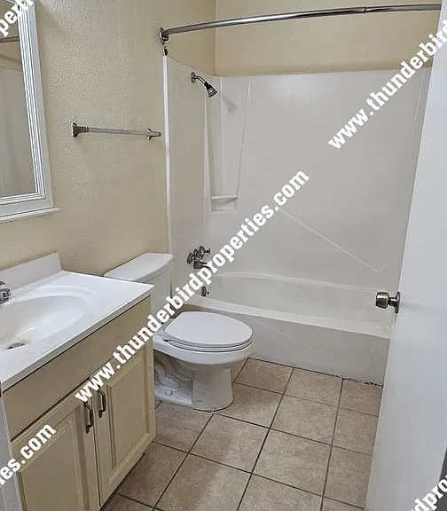 1701 Girard Blvd SE — Photo 7