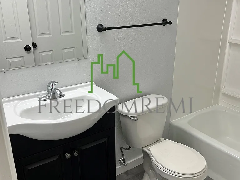 OakLee Apartments — Photo 11