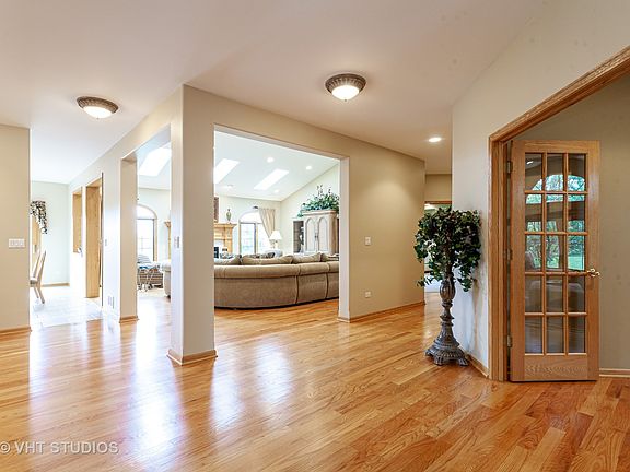 4th image of 42 Long Cove Dr