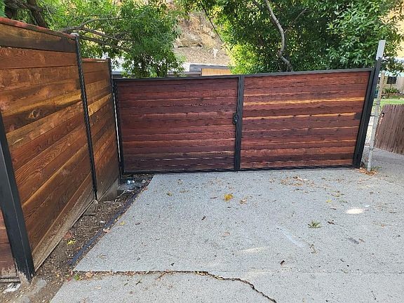 2nd image of 10175 Sunland Blvd