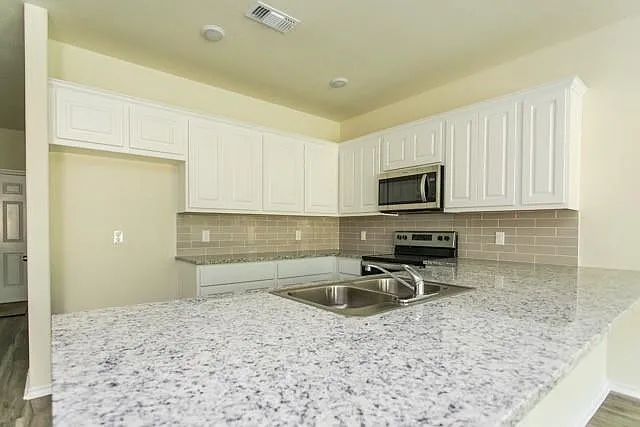 690 Union St #2 — Photo 3