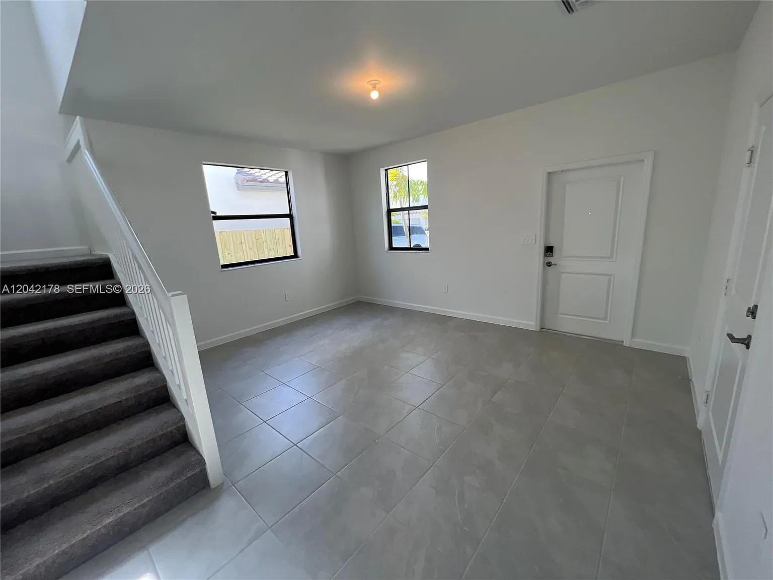 5 bed, 2640 sqft, $4,500 — Photo 2