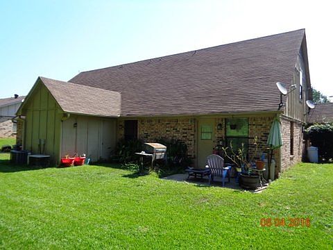 3rd image of 116 Willow Creek Ct APT A