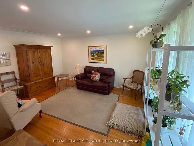 46 Warren Ave — Photo 2
