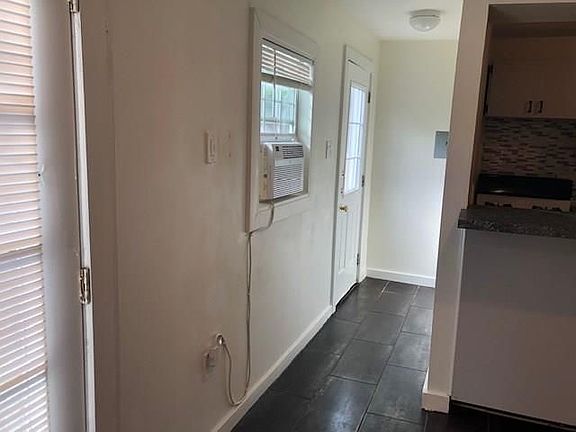 4th image of 2503 1/2 Park St