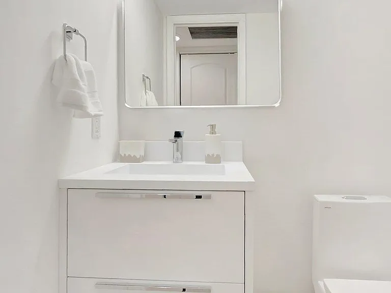 1072 Yarmouth Dr — Photo 12