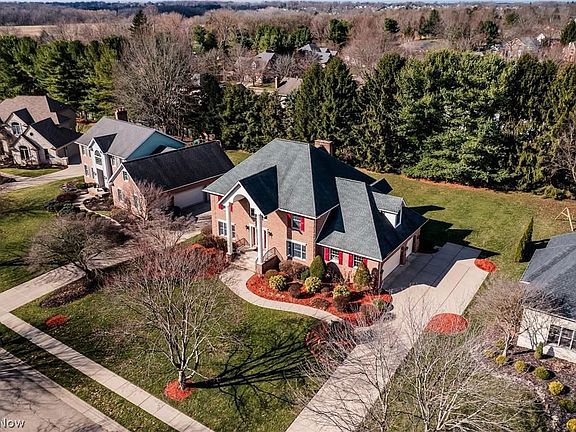 2nd image of 4883 Earlscourt Cir NW