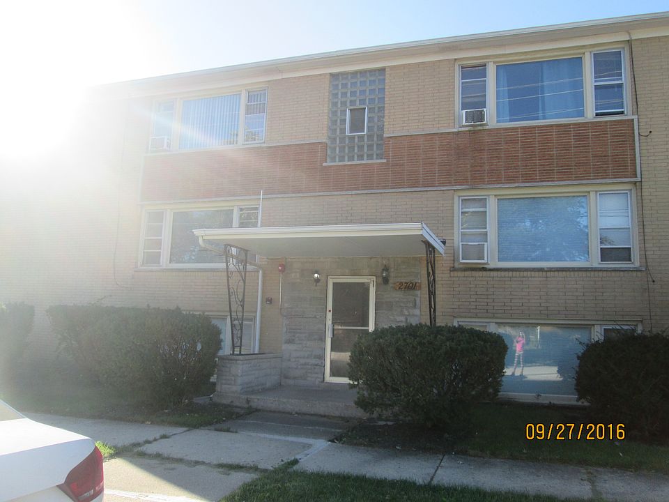 1st image of 2700 Commercial Ave APT 2