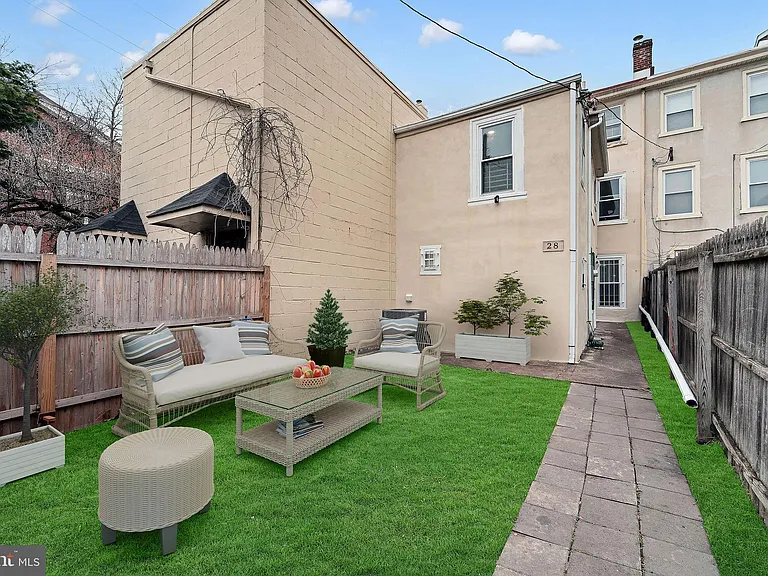 28 W Airy St — Photo 32
